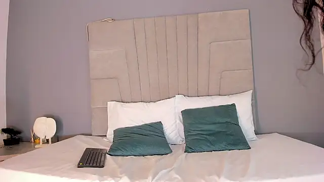 lanna jones  online show from October 2025 11:53:02 AM