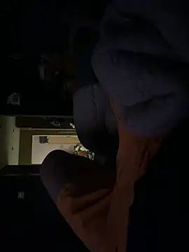 tompet2122 online show from April 2026 06:32:02 PM