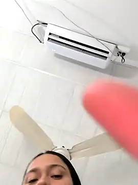 Snapshot of Nadia_hasbun chatting on October 2025 10:39:02 PM Nadia hasbun online show from October 2025 10:39:02 PM