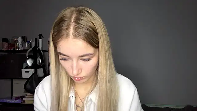 Snapshot of SweetCatherine chatting on October 2025 12:14:02 PM SweetCatherine online show from October 2025 12:14:02 PM