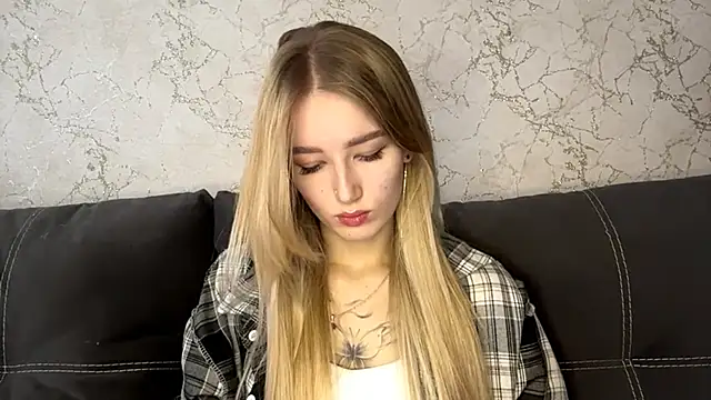 Snapshot of SweetCatherine chatting on October 2025 08:07:02 AM SweetCatherine online show from October 2025 08:07:02 AM