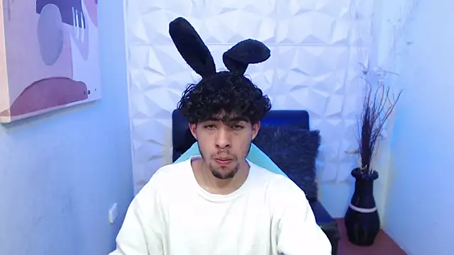 Snapshot of Liil_boy chatting on November 2025 03:27:02 AM Liil boy online show from November 2025 03:27:02 AM