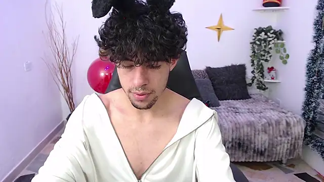 Snapshot of Liil_boy chatting on December 2025 12:44:02 PM Liil boy online show from December 2025 12:44:02 PM