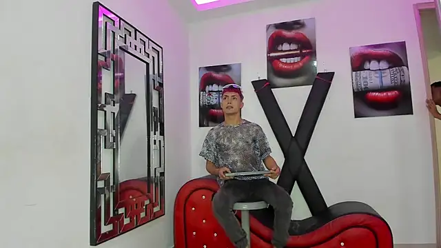 VERY HOT GUYS online show from November 2025 01:28:01 AM