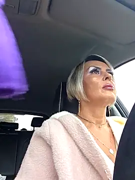 KirraWhite online show from November 2025 06:33:01 AM