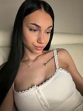 Snapshot of ilariea_girl chatting on February 2026 09:59:02 PM ilariea girl online show from February 2026 09:59:02 PM