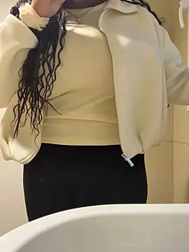 nanaisbackk online show from December 2025 11:27:02 AM