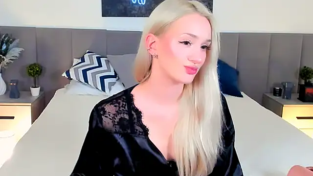 Snapshot of SugarWhisper chatting on November 2025 03:01:02 PM SugarWhisper online show from November 2025 03:01:02 PM