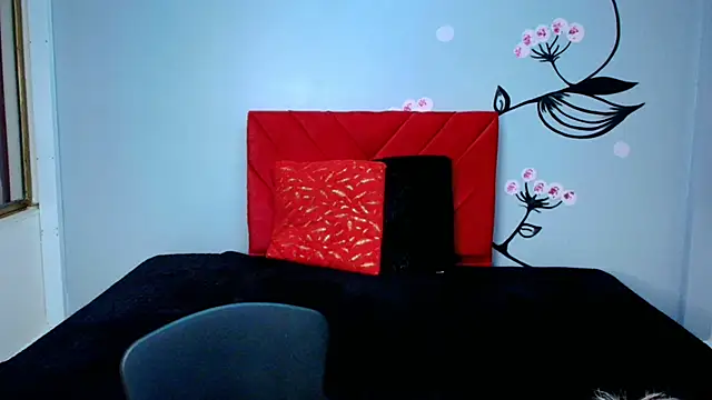 Snapshot of Charlotte__Gray chatting on October 2025 12:19:02 PM Charlotte Gray online show from October 2025 12:19:02 PM