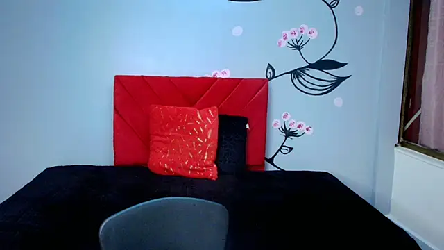 Snapshot of Charlotte__Gray chatting on October 2025 12:28:02 PM Charlotte Gray online show from October 2025 12:28:02 PM