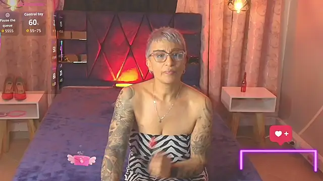 Snapshot of Charlotte__Gray chatting on November 2025 12:43:01 AM Charlotte Gray online show from November 2025 12:43:01 AM