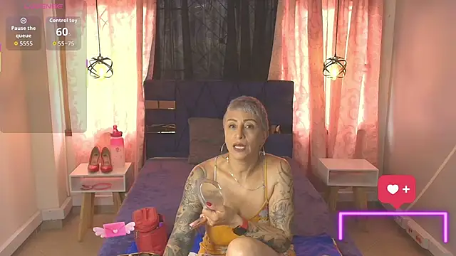 Snapshot of Charlotte__Gray chatting on November 2025 12:38:01 PM Charlotte Gray online show from November 2025 12:38:01 PM