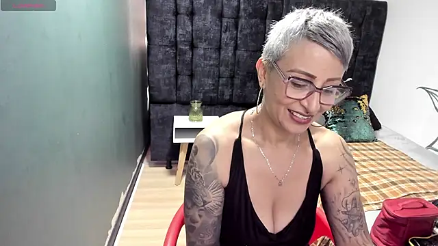 Snapshot of Charlotte__Gray chatting on December 2025 08:04:02 PM Charlotte Gray online show from December 2025 08:04:02 PM