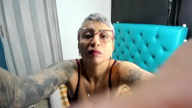 Snapshot of Charlotte__Gray chatting on December 2025 12:20:01 PM Charlotte Gray online show from December 2025 12:20:01 PM