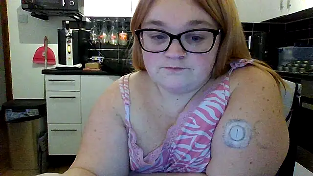 Snapshot of Curvy-AmyX chatting on October 2025 10:21:02 PM Curvy-AmyX online show from October 2025 10:21:02 PM