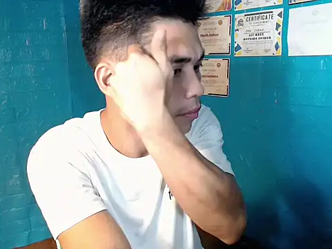 Snapshot of Cute_Lucas chatting on November 2025 05:01:02 PM Cute Lucas online show from November 2025 05:01:02 PM