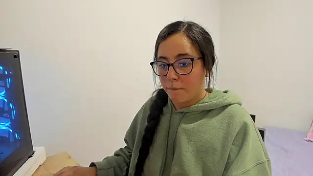 Snapshot of Venus_cat_ chatting on October 2025 12:54:01 AM Venus cat online show from October 2025 12:54:01 AM