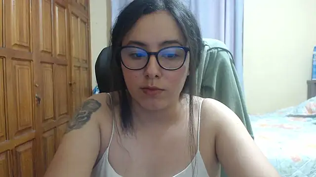 Snapshot of Venus_cat_ chatting on December 2025 01:55:02 AM Venus cat online show from December 2025 01:55:02 AM