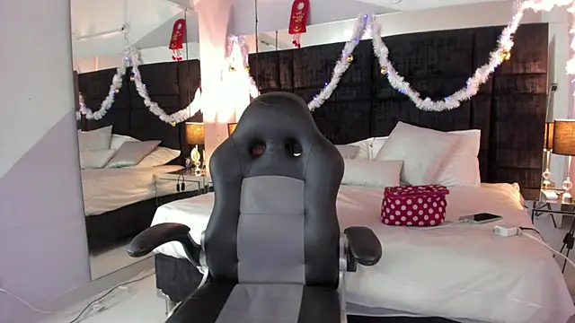 MayaCurvy online show from November 2025 04:40:02 AM