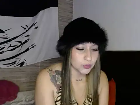 LV MOONWOMAN online show from October 2025 04:32:01 AM