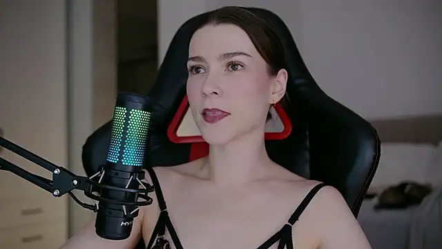 Snapshot of WowHelloAlice chatting on February 2026 10:44:01 PM WowHelloAlice online show from February 2026 10:44:01 PM