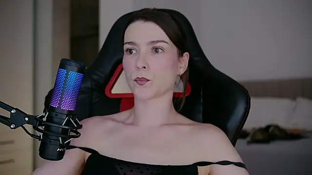 Snapshot of WowHelloAlice chatting on March 2026 11:18:01 PM WowHelloAlice online show from March 2026 11:18:01 PM