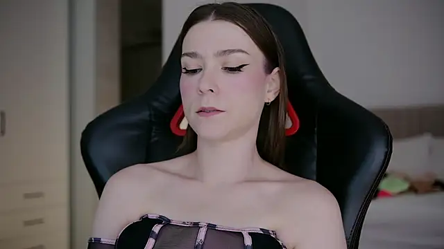 WowHelloAlice online show from April 2026 02:05:02 AM