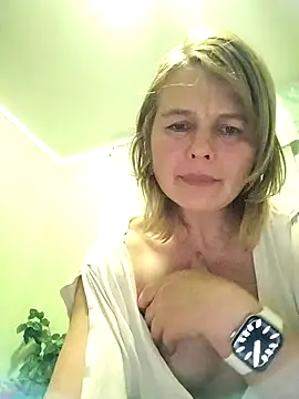 Snapshot of Masha412111 chatting on December 2025 08:59:02 PM Masha412111 online show from December 2025 08:59:02 PM