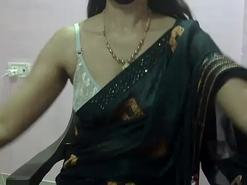 Laila Cute online show from April 2026 04:13:01 PM