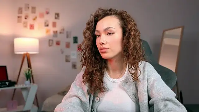 Snapshot of branchwithflowerss chatting on October 2025 01:06:02 PM branchwithflowerss online show from October 2025 01:06:02 PM