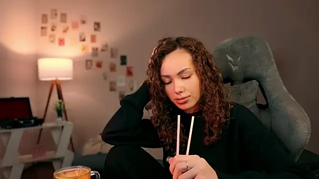 branchwithflowerss online show from October 2025 11:43:01 AM