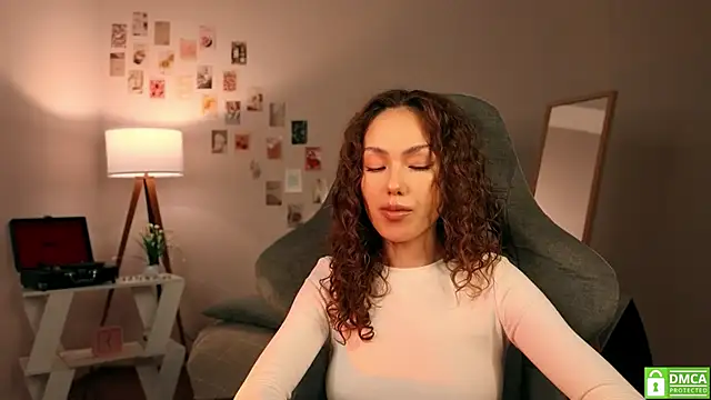 Snapshot of branchwithflowerss chatting on November 2025 11:43:02 AM branchwithflowerss online show from November 2025 11:43:02 AM