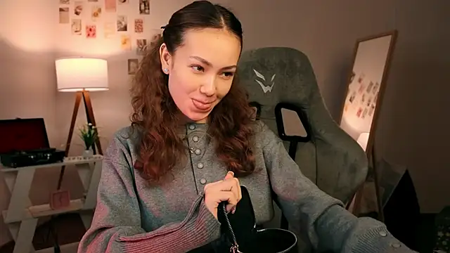 Snapshot of branchwithflowerss chatting on November 2025 11:54:02 AM branchwithflowerss online show from November 2025 11:54:02 AM