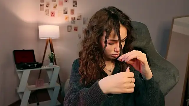 Snapshot of branchwithflowerss chatting on November 2025 12:06:01 PM branchwithflowerss online show from November 2025 12:06:01 PM