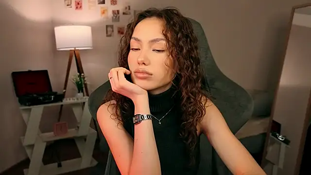 Snapshot of branchwithflowerss chatting on December 2025 12:10:01 PM branchwithflowerss online show from December 2025 12:10:01 PM