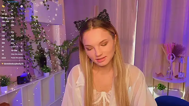 JulieLupo online show from November 2025 06:13:02 AM