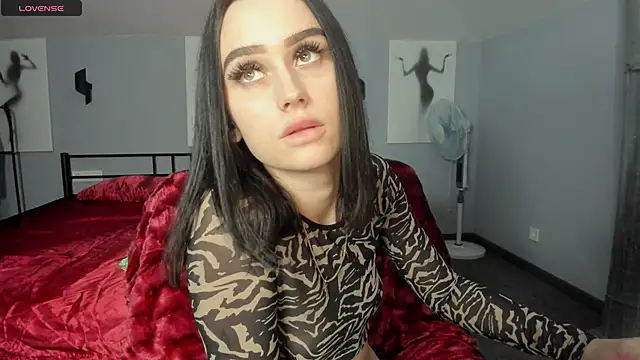 Snapshot of Lisa__Johnson chatting on October 2025 12:32:02 AM Lisa Johnson online show from October 2025 12:32:02 AM