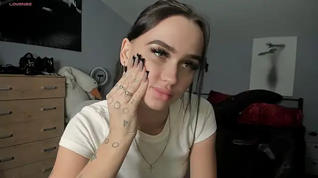 Snapshot of Lisa__Johnson chatting on October 2025 12:11:02 AM Lisa Johnson online show from October 2025 12:11:02 AM