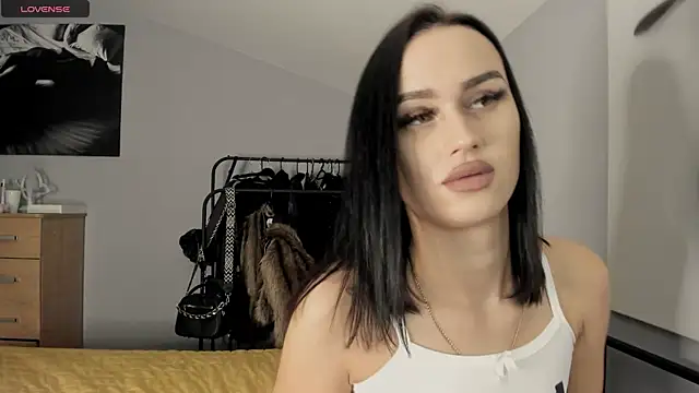 Snapshot of Lisa__Johnson chatting on November 2025 12:10:02 AM Lisa Johnson online show from November 2025 12:10:02 AM