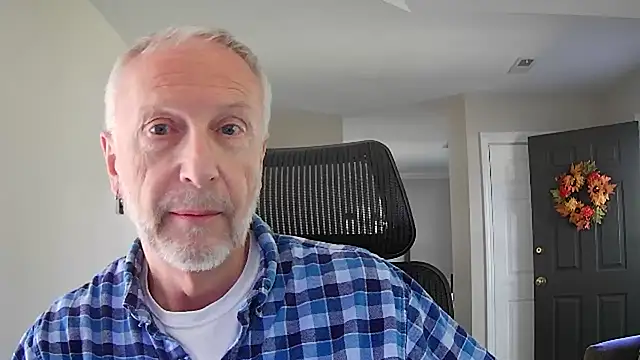 Snapshot of ApolloThrust chatting on October 2025 06:40:02 PM ApolloThrust online show from October 2025 06:40:02 PM