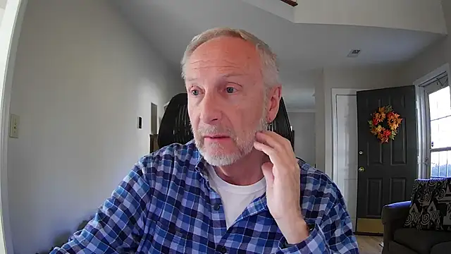 Snapshot of ApolloThrust chatting on October 2025 09:22:01 PM ApolloThrust online show from October 2025 09:22:01 PM