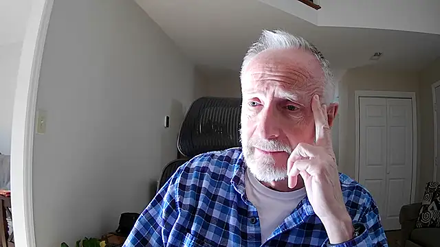 Snapshot of ApolloThrust chatting on November 2025 07:58:02 PM ApolloThrust online show from November 2025 07:58:02 PM