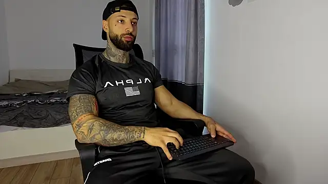 Snapshot of MasculineGuy99 chatting on November 2025 06:58:01 AM MasculineGuy99 online show from November 2025 06:58:01 AM