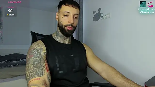 Snapshot of MasculineGuy99 chatting on December 2025 06:34:02 AM MasculineGuy99 online show from December 2025 06:34:02 AM