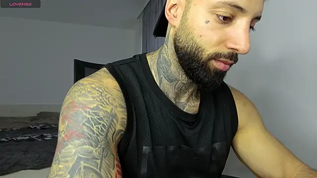 Snapshot of MasculineGuy99 chatting on December 2025 08:34:01 AM MasculineGuy99 online show from December 2025 08:34:01 AM