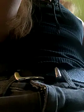 Snapshot of pleasedontpressaredburton chatting on November 2025 06:05:01 AM pleasedontpressaredburton online show from November 2025 06:05:01 AM