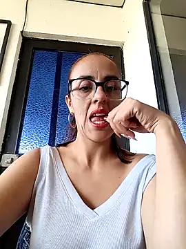 Jade 1-9 online show from December 2025 04:03:01 PM