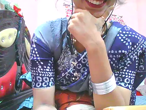 Snapshot of night_queeen7 chatting on November 2025 07:24:01 PM night queeen7 online show from November 2025 07:24:01 PM