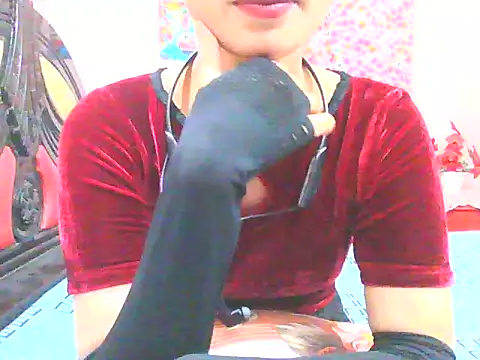 Snapshot of night_queeen7 chatting on November 2025 06:34:02 PM night queeen7 online show from November 2025 06:34:02 PM