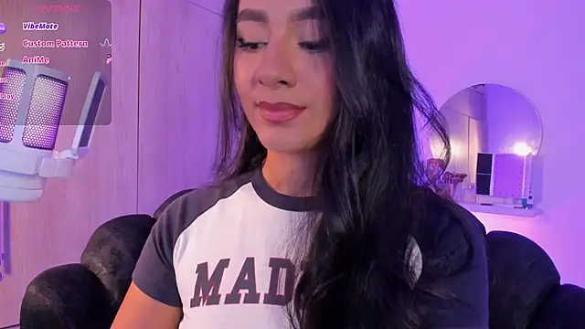 Snapshot of anne_leee chatting on July 2026 12:06:01 AM anne leee online show from July 2026 12:06:01 AM